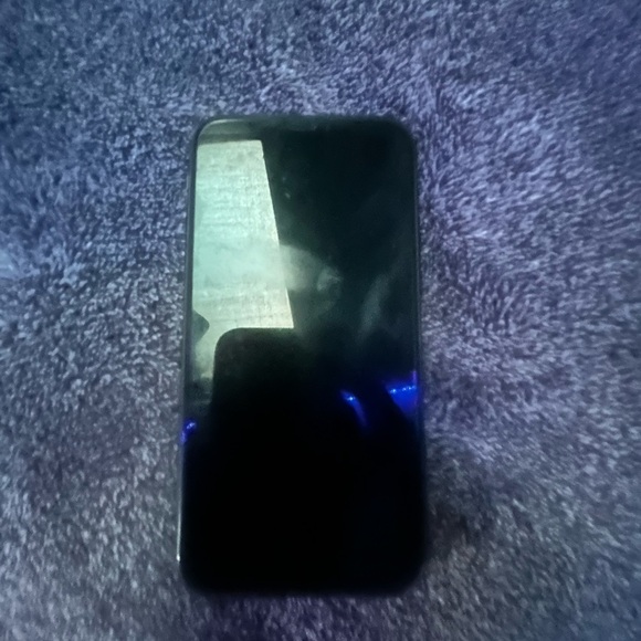 iPhone 11 - Picture 1 of 3